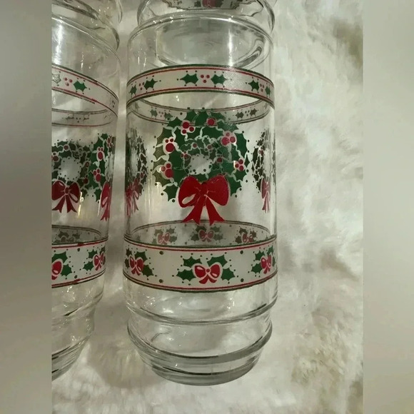 Vintage Indiana Glass Wreath Christmas Glasses - Picture 2 of 10